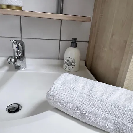 Apartamento Moderne, Helle Mit Terasse 15min Bis Ob Centro, Klimaanlage