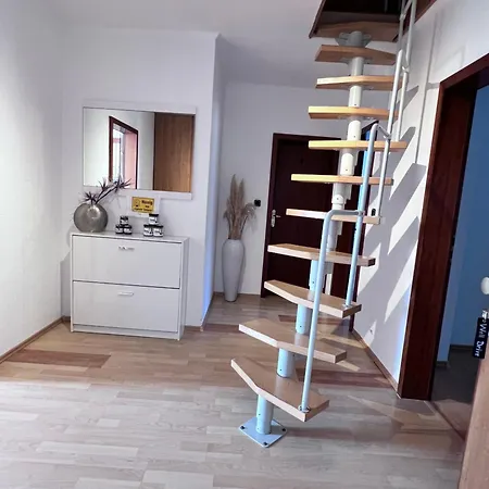 Moderne, Helle Mit Terasse 15min Bis Ob Centro, Klimaanlage דינסלאקן