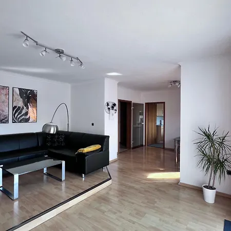 Moderne, Helle Mit Terasse 15min Bis Ob Centro, Klimaanlage