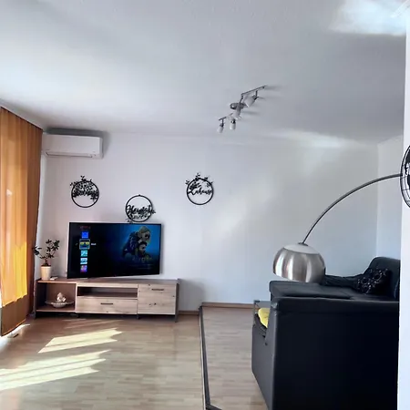 Moderne, Helle Mit Terasse 15min Bis Ob Centro, Klimaanlage